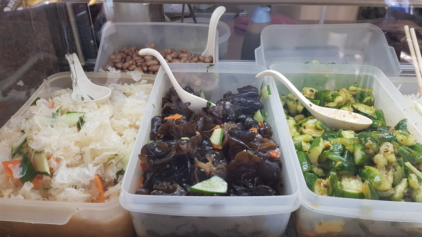 【中和.永和】永安市場站午餐.晚餐推薦。老周牛肉麵清燉+紅燒小菜超彭湃