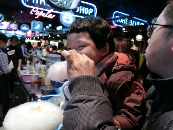 GLAMAIR：【好吃霜淇淋推薦】來自韓國的GLAM AIR時尚霜淇淋～位於台北信義新光三越A11館B1～逛街逛累的你可以來這裡享用這個很潮的美味冰品喔！