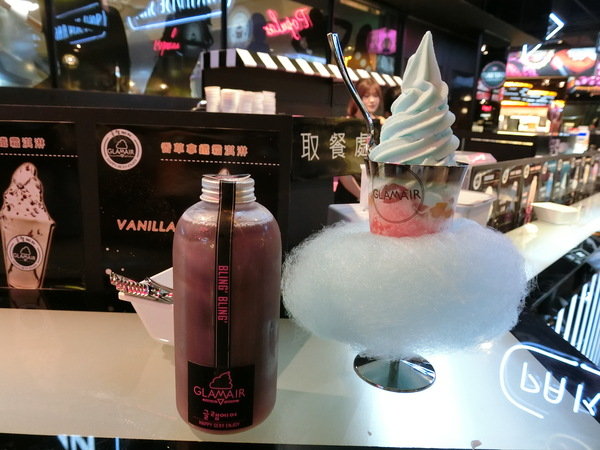 GLAMAIR: 【好吃冰品推薦】來自韓國的GLAM AIR時尚霜淇淋~位於台北信義新光三越A11館B1~逛街逛累的你可以來這裡享用這個很潮的美味冰品及飲料喔!