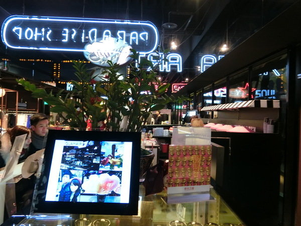 GLAMAIR：【好吃霜淇淋推薦】來自韓國的GLAM AIR時尚霜淇淋～位於台北信義新光三越A11館B1～逛街逛累的你可以來這裡享用這個很潮的美味冰品喔！