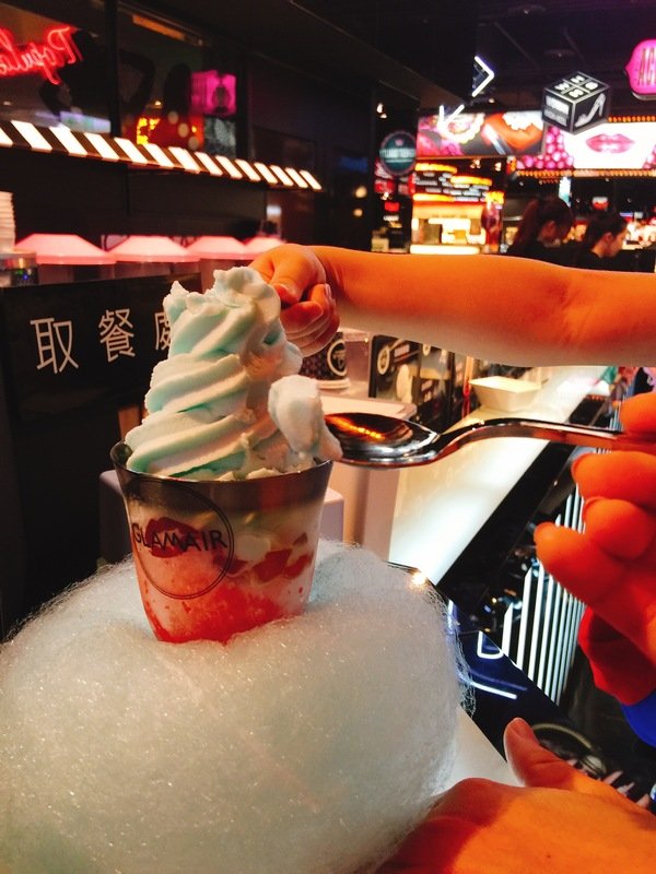 GLAMAIR: 【好吃冰品推薦】來自韓國的GLAM AIR時尚霜淇淋~位於台北信義新光三越A11館B1~逛街逛累的你可以來這裡享用這個很潮的美味冰品及飲料喔!