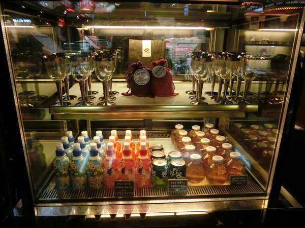 GLAMAIR：【好吃霜淇淋推薦】來自韓國的GLAM AIR時尚霜淇淋～位於台北信義新光三越A11館B1～逛街逛累的你可以來這裡享用這個很潮的美味冰品喔！