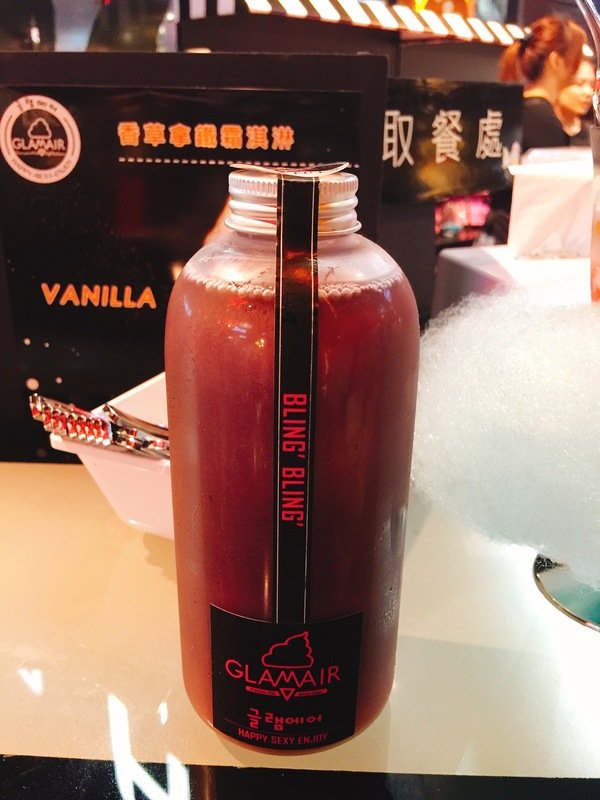 GLAMAIR: 【好吃冰品推薦】來自韓國的GLAM AIR時尚霜淇淋~位於台北信義新光三越A11館B1~逛街逛累的你可以來這裡享用這個很潮的美味冰品及飲料喔!