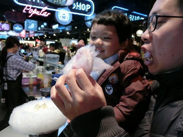 GLAMAIR：【好吃霜淇淋推薦】來自韓國的GLAM AIR時尚霜淇淋～位於台北信義新光三越A11館B1～逛街逛累的你可以來這裡享用這個很潮的美味冰品喔！