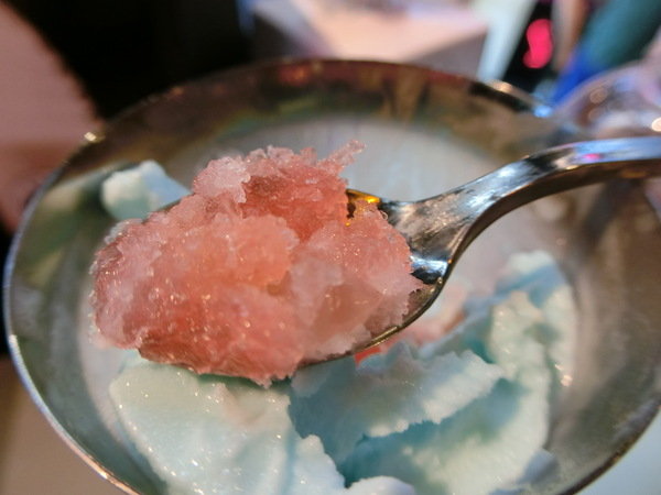 GLAMAIR: 【好吃冰品推薦】來自韓國的GLAM AIR時尚霜淇淋~位於台北信義新光三越A11館B1~逛街逛累的你可以來這裡享用這個很潮的美味冰品及飲料喔!