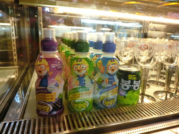 GLAMAIR: 【好吃冰品推薦】來自韓國的GLAM AIR時尚霜淇淋~位於台北信義新光三越A11館B1~逛街逛累的你可以來這裡享用這個很潮的美味冰品及飲料喔!