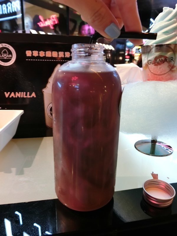 GLAMAIR: 【好吃冰品推薦】來自韓國的GLAM AIR時尚霜淇淋~位於台北信義新光三越A11館B1~逛街逛累的你可以來這裡享用這個很潮的美味冰品及飲料喔!