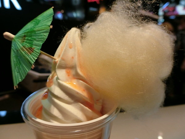 GLAMAIR：【好吃霜淇淋推薦】來自韓國的GLAM AIR時尚霜淇淋～位於台北信義新光三越A11館B1～逛街逛累的你可以來這裡享用這個很潮的美味冰品喔！