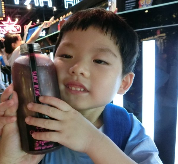 GLAMAIR: 【好吃冰品推薦】來自韓國的GLAM AIR時尚霜淇淋~位於台北信義新光三越A11館B1~逛街逛累的你可以來這裡享用這個很潮的美味冰品及飲料喔!