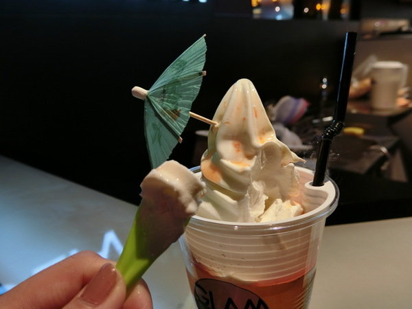GLAMAIR：【好吃霜淇淋推薦】來自韓國的GLAM AIR時尚霜淇淋～位於台北信義新光三越A11館B1～逛街逛累的你可以來這裡享用這個很潮的美味冰品喔！