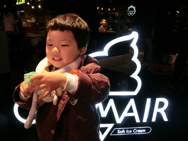 GLAMAIR：【好吃霜淇淋推薦】來自韓國的GLAM AIR時尚霜淇淋～位於台北信義新光三越A11館B1～逛街逛累的你可以來這裡享用這個很潮的美味冰品喔！