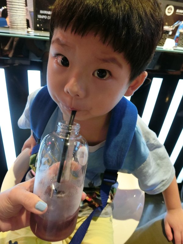 GLAMAIR: 【好吃冰品推薦】來自韓國的GLAM AIR時尚霜淇淋~位於台北信義新光三越A11館B1~逛街逛累的你可以來這裡享用這個很潮的美味冰品及飲料喔!