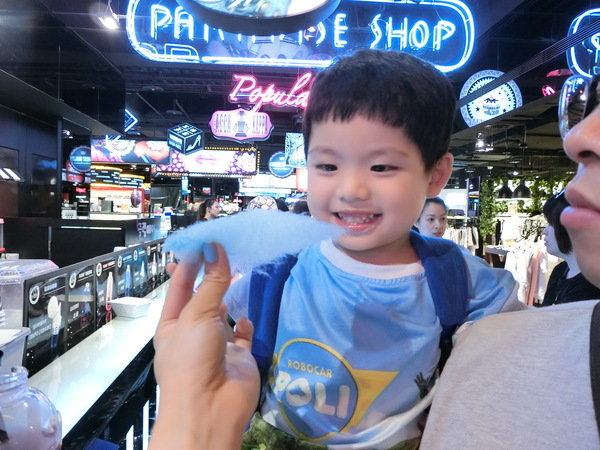 GLAMAIR: 【好吃冰品推薦】來自韓國的GLAM AIR時尚霜淇淋~位於台北信義新光三越A11館B1~逛街逛累的你可以來這裡享用這個很潮的美味冰品及飲料喔!