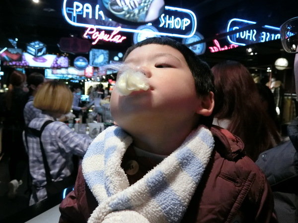 GLAMAIR：【好吃霜淇淋推薦】來自韓國的GLAM AIR時尚霜淇淋～位於台北信義新光三越A11館B1～逛街逛累的你可以來這裡享用這個很潮的美味冰品喔！