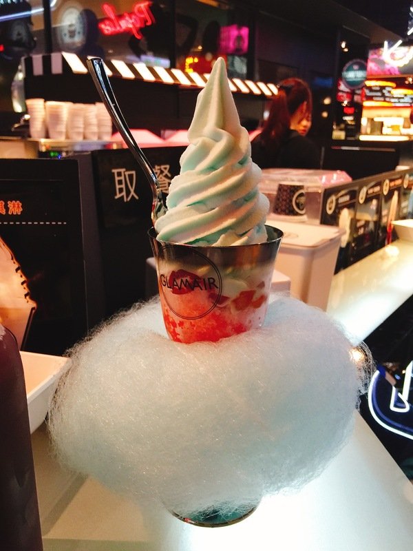 GLAMAIR: 【好吃冰品推薦】來自韓國的GLAM AIR時尚霜淇淋~位於台北信義新光三越A11館B1~逛街逛累的你可以來這裡享用這個很潮的美味冰品及飲料喔!