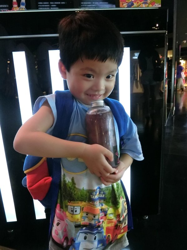 GLAMAIR: 【好吃冰品推薦】來自韓國的GLAM AIR時尚霜淇淋~位於台北信義新光三越A11館B1~逛街逛累的你可以來這裡享用這個很潮的美味冰品及飲料喔!