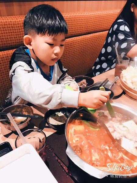 食記「涮乃葉☆日式涮涮鍋吃到飽」欣欣百貨2F