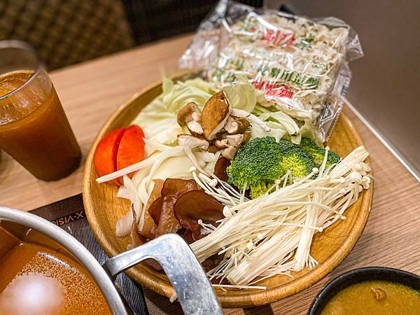 (台北中山站)涮乃葉syabu-yo 日式涮涮鍋吃到飽 中山站美食火鍋涮涮鍋吃到飽推薦 食材新鮮高cp值 和牛/咖哩飯/甜點/冰淇淋/飲料任你吃