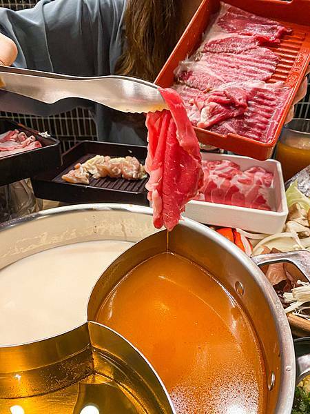 (台北中山站)涮乃葉syabu-yo 日式涮涮鍋吃到飽 中山站美食火鍋涮涮鍋吃到飽推薦 食材新鮮高cp值 和牛/咖哩飯/甜點/冰淇淋/飲料任你吃