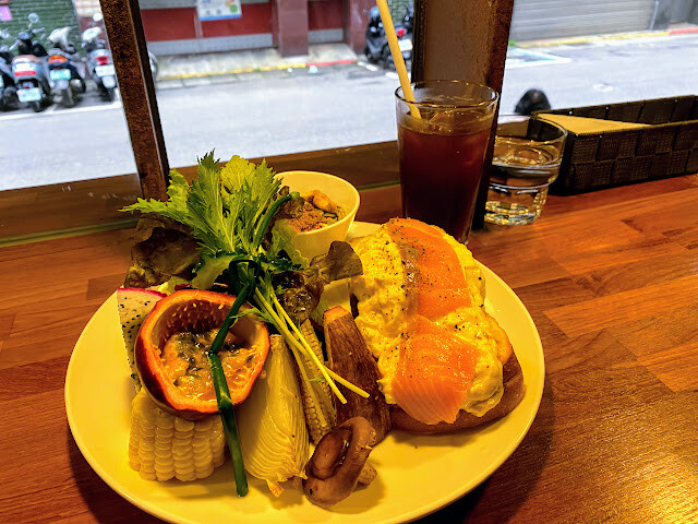 光合箱子Daylight 東門店@ 潮州街，滿滿的蔬食的早午餐