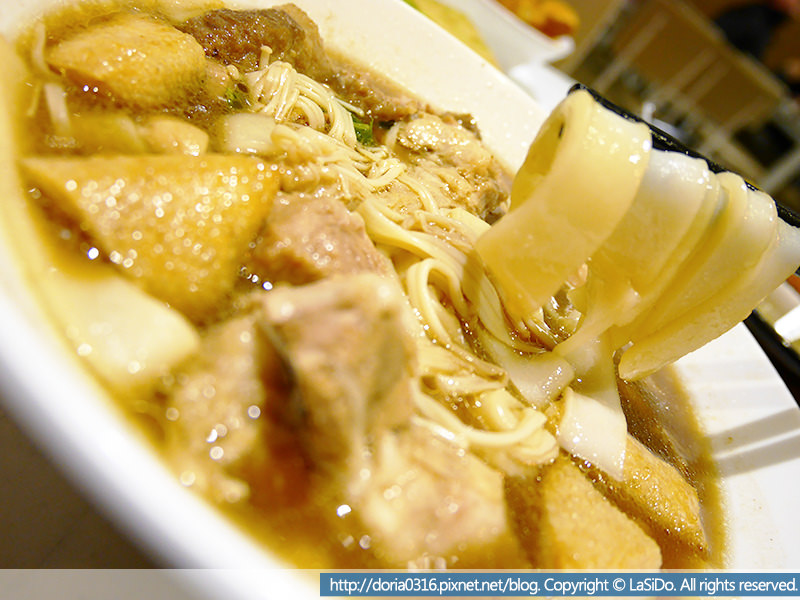 吐司工坊-新加坡肉骨茶湯配河粉