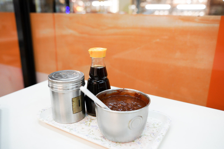 這家原本在大同南路23年的蝦仁羹老店,今天終於來吃了,蝦仁羹本身蠻鮮甜的,是值得推薦的老店「王記蝦仁羹」。