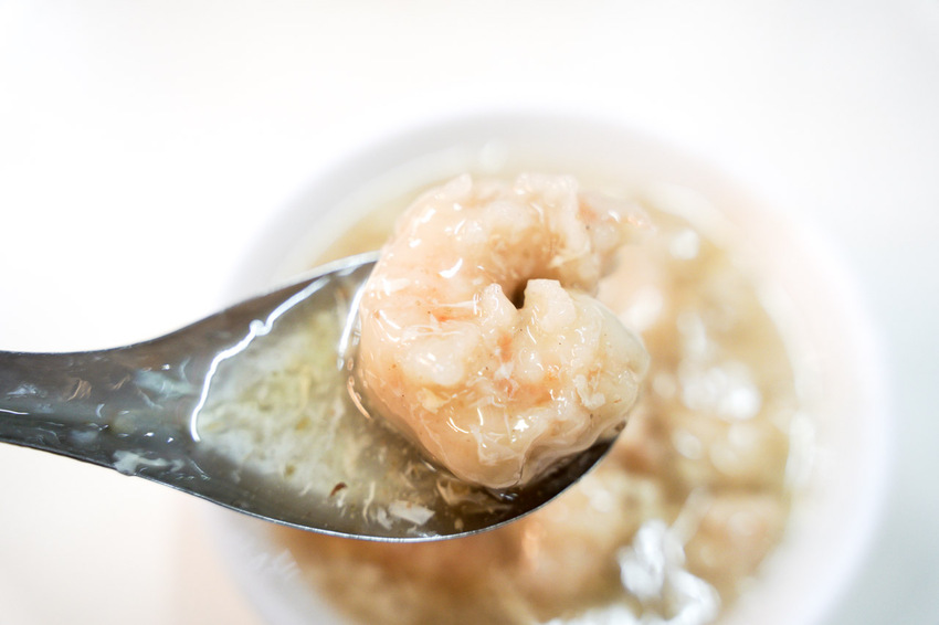 這家原本在大同南路23年的蝦仁羹老店,今天終於來吃了,蝦仁羹本身蠻鮮甜的,是值得推薦的老店「王記蝦仁羹」。