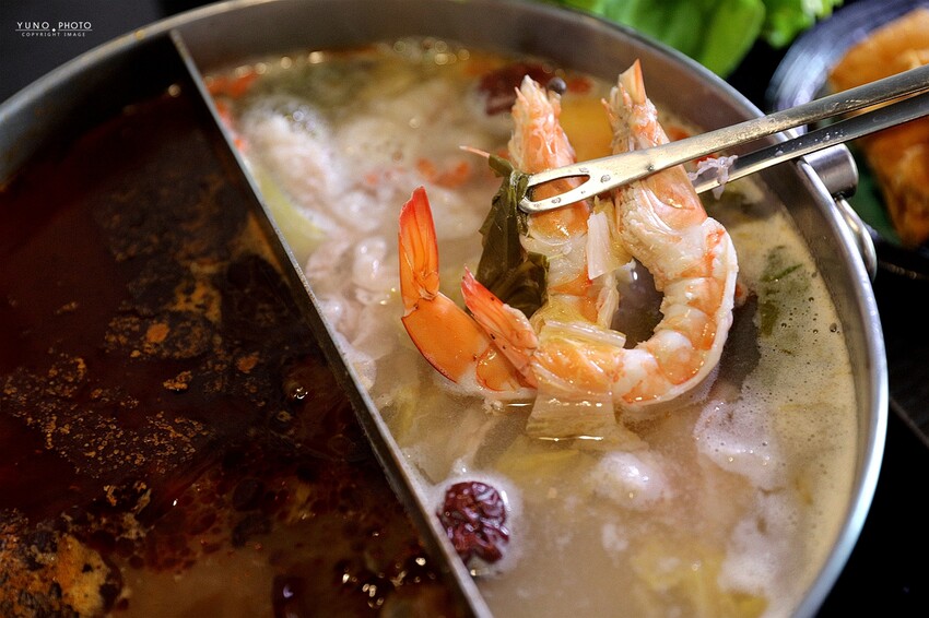 打造夜貓子深夜食堂！清爽無負擔麻辣鍋底｜老豆府麻辣火鍋&白玉養生鍋(西屯東興店)