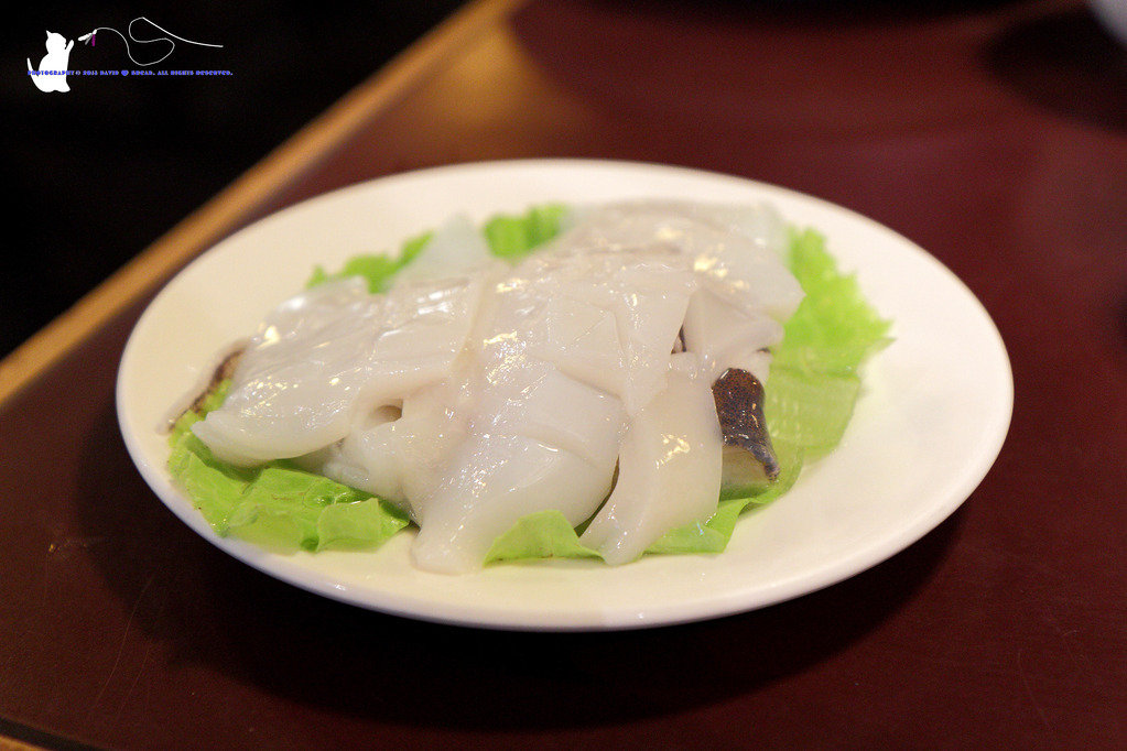 [食記] 台中 西區 || 十八梯麻辣鍋店 || 麻辣鴛鴦鍋的套餐式饗宴，精巧吃很飽