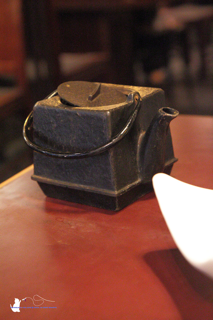 [食記] 台中 西區 || 十八梯麻辣鍋店 || 麻辣鴛鴦鍋的套餐式饗宴，精巧吃很飽