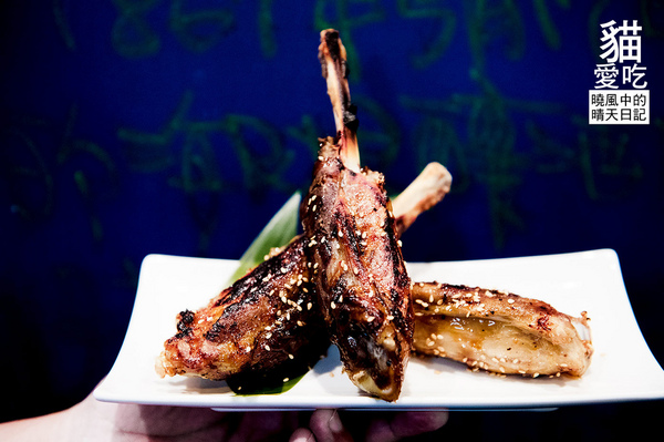 貓愛吃小店海鮮燒烤：【新莊|貓愛吃小店海鮮燒烤】食材商自營 高CP值海鮮原味燒烤上桌啦!!!（含完整菜單）