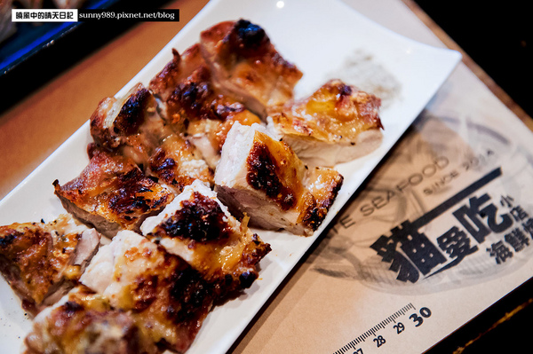 貓愛吃小店海鮮燒烤：【新莊|貓愛吃小店海鮮燒烤】食材商自營 高CP值海鮮原味燒烤上桌啦!!!（含完整菜單）