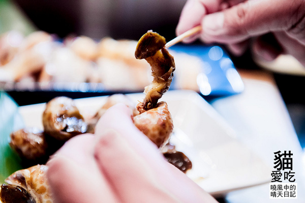 貓愛吃小店海鮮燒烤：【新莊|貓愛吃小店海鮮燒烤】食材商自營 高CP值海鮮原味燒烤上桌啦!!!（含完整菜單）