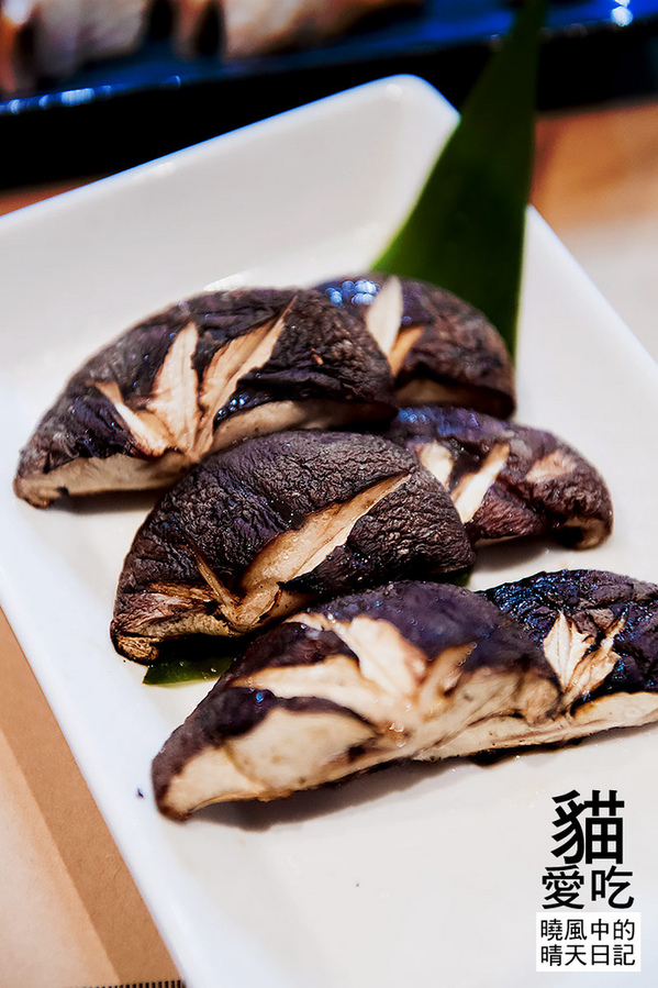 貓愛吃小店海鮮燒烤：【新莊|貓愛吃小店海鮮燒烤】食材商自營 高CP值海鮮原味燒烤上桌啦!!!（含完整菜單）