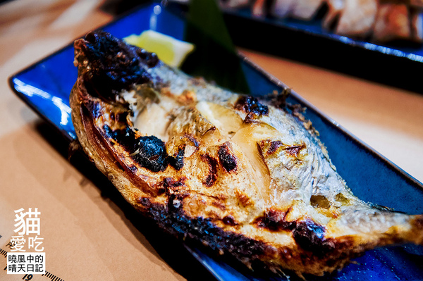 貓愛吃小店海鮮燒烤：【新莊|貓愛吃小店海鮮燒烤】食材商自營 高CP值海鮮原味燒烤上桌啦!!!（含完整菜單）