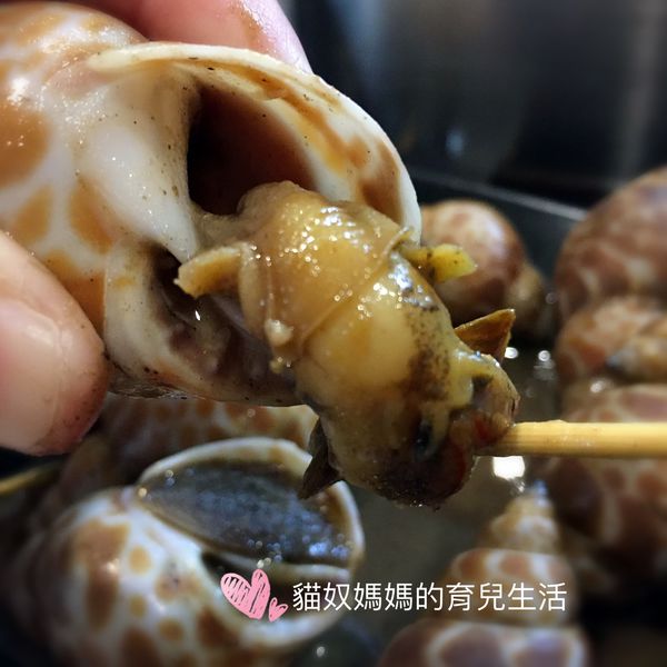 17用牙籤把螺肉挑出來.jpg