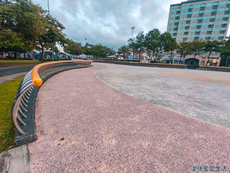 陽明運動公園-桃園/毛毛蟲溜滑梯.籃球場直排輪.散步運動玩樂都OK - 潔絲蜜愛生活