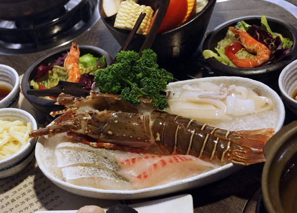 日高鍋物:【南投埔里】日高鍋物~滿足的雙人龍蝦海陸套餐,配PRIME等級的美國板腱牛和伊比利豬,超過癮!!