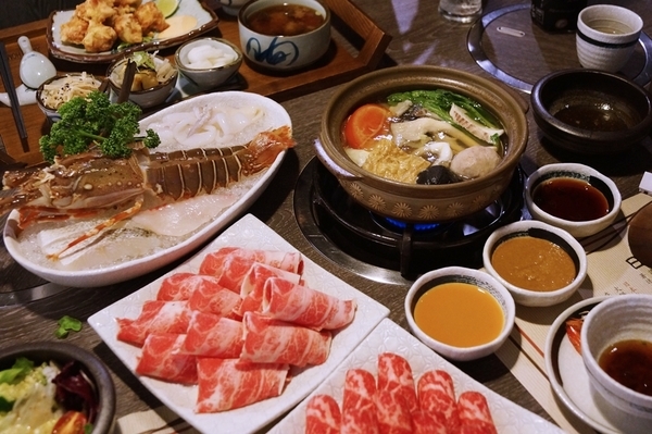 日高鍋物:【南投埔里】日高鍋物~滿足的雙人龍蝦海陸套餐,配PRIME等級的美國板腱牛和伊比利豬,超過癮!!