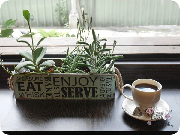 美食。餐廳│ 台北大同區 雙連捷運站 彼恩堤PNT Cafe 大同雙連站早午餐  咖啡/法式吐司/漢堡/手搖飲 ❤跟著Livia享受人生❤