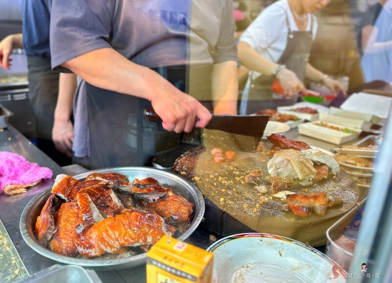 新鴨庄 新莊超人氣燒臘便當 但最強的是炸雞腿飯！