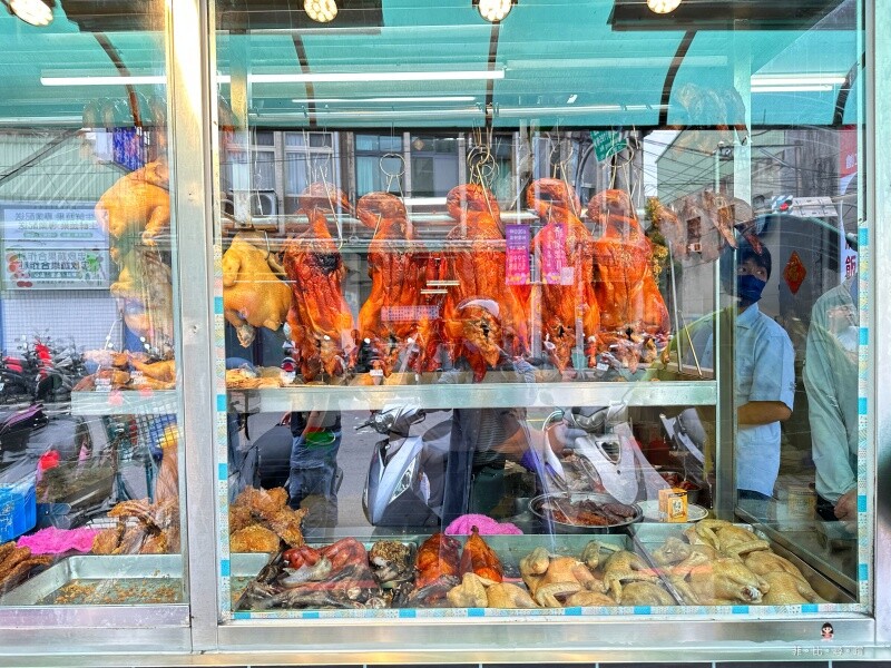 新鴨庄 新莊超人氣燒臘便當 但最強的是炸雞腿飯！