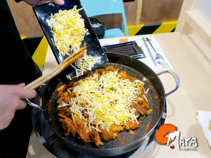 【新店｜捷運大評林站】OMAYA春川炒雞~超牽絲的春川炒雞搭牛排~超彭派可愛的棉花糖泡泡飲~♥