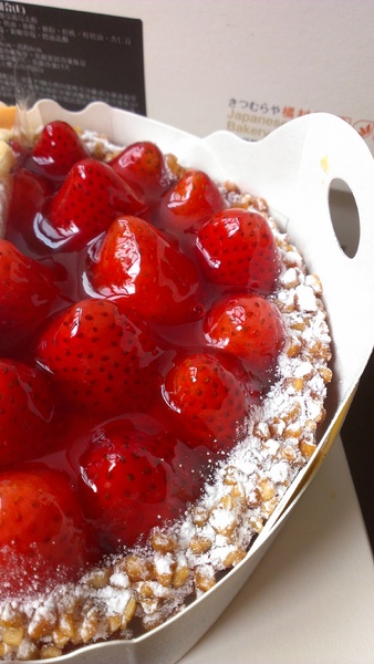 橘村屋/kitsumuraya(微風台北車站店)：[食]橘村屋kitsumuraya(微風台北車站店) [法式草莓派+酒釀蔓越莓乳酪]