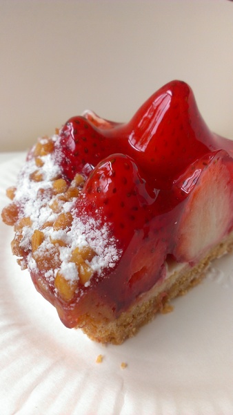 橘村屋/kitsumuraya(微風台北車站店)：[食]橘村屋kitsumuraya(微風台北車站店) [法式草莓派+酒釀蔓越莓乳酪]