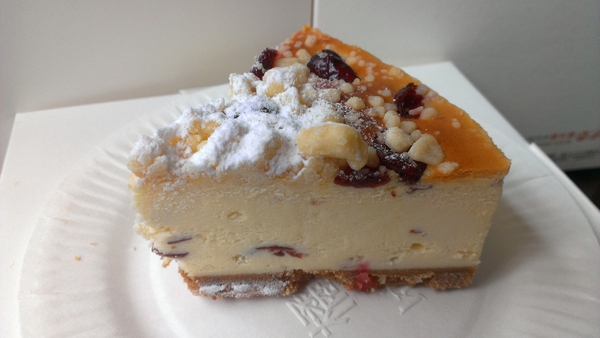 橘村屋/kitsumuraya(微風台北車站店)：[食]橘村屋kitsumuraya(微風台北車站店) [法式草莓派+酒釀蔓越莓乳酪]