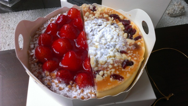 橘村屋/kitsumuraya(微風台北車站店)：[食]橘村屋kitsumuraya(微風台北車站店) [法式草莓派+酒釀蔓越莓乳酪]