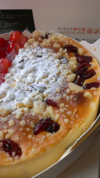橘村屋/kitsumuraya(微風台北車站店)：[食]橘村屋kitsumuraya(微風台北車站店) [法式草莓派+酒釀蔓越莓乳酪]