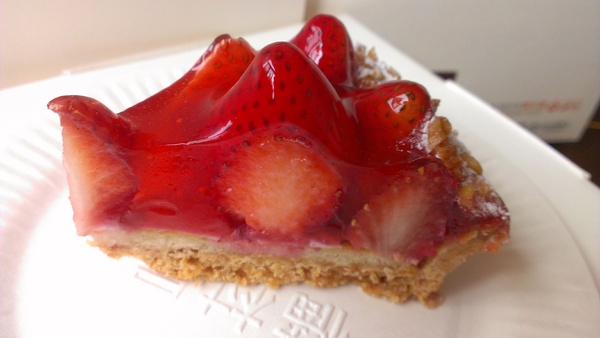 橘村屋/kitsumuraya(微風台北車站店)：[食]橘村屋kitsumuraya(微風台北車站店) [法式草莓派+酒釀蔓越莓乳酪]