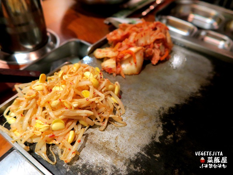 【捷運六張犁站】VEGETEJIYA菜豚屋(信義店)~來自日本的超強韓式烤肉,有機生菜免費吃到飽!!